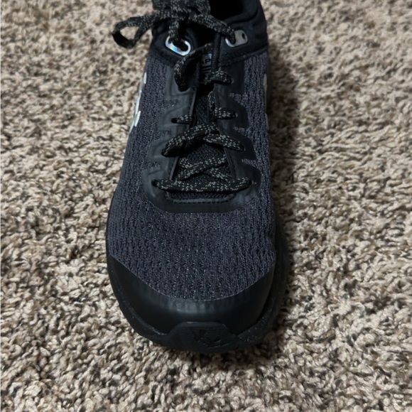Womens Under Armour Shoes. Size 8 - Picture 2 of 3